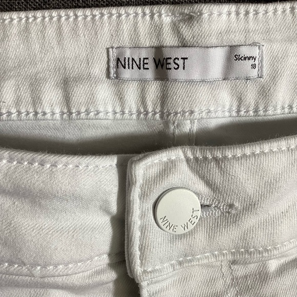Nine West Women's Straight Leg Jeans in Cream, Plus Size 18 - Picture 10 of 11
